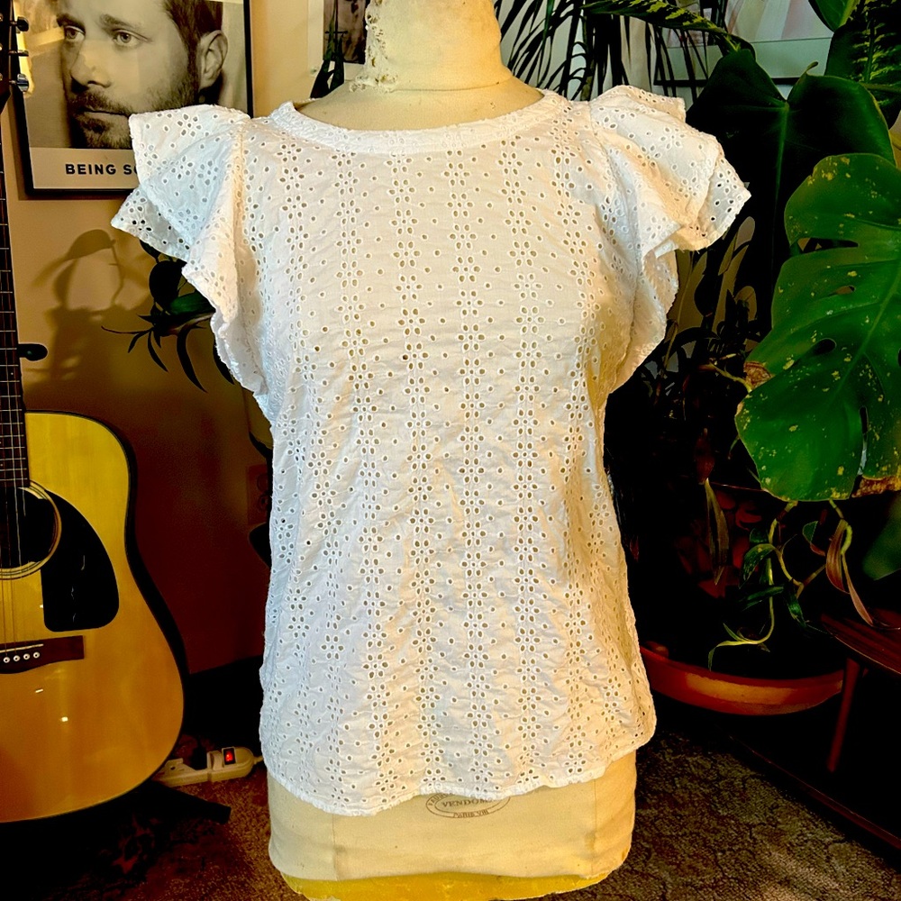 Gap Eyelet Top